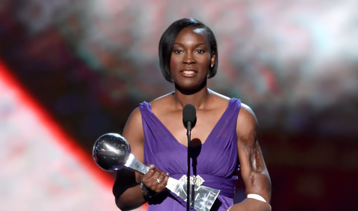 Danielle Green accepts the Pat Tillman Award for Service at the 2015 ESPYs.